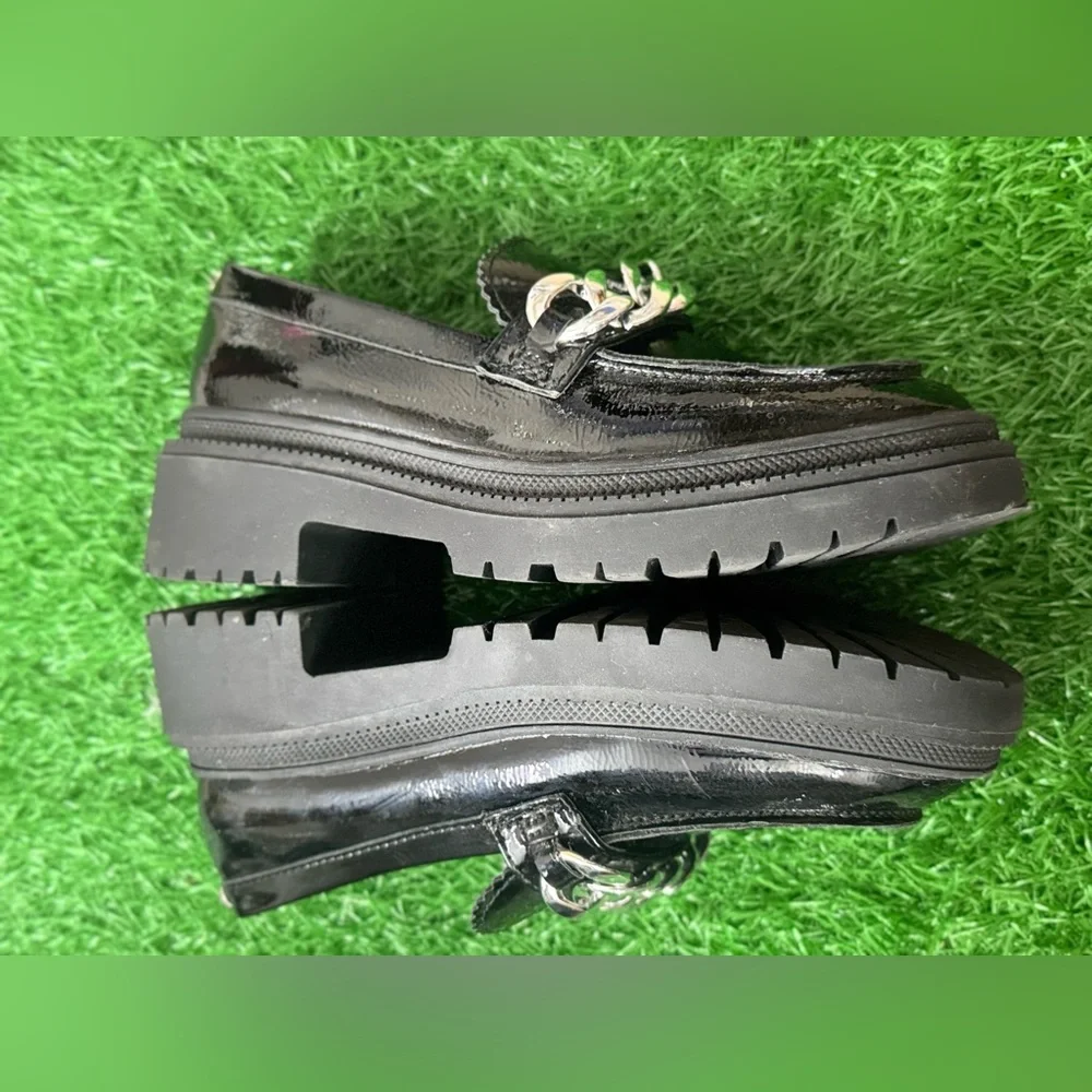 Vince‎ Camuto Kids Black Loafers with Silver Chain Size 3